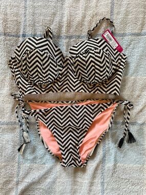 Xhilaration Black and White Zigzag Bikini with Coral Lining